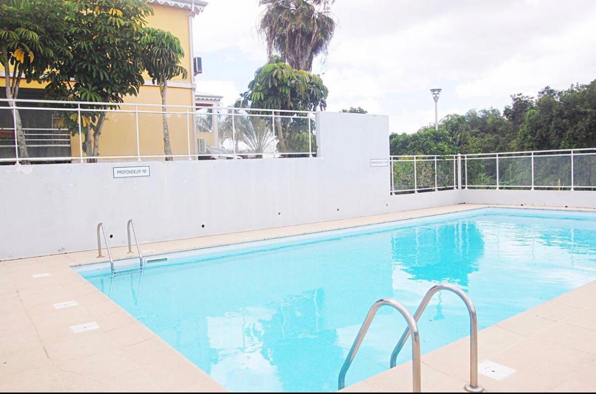 Location T2 Meuble Baie Mahault Convenance公寓 外观 照片